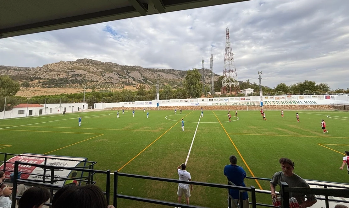 La reforma del campo de fútbol de Hornachos es ya una realidad
