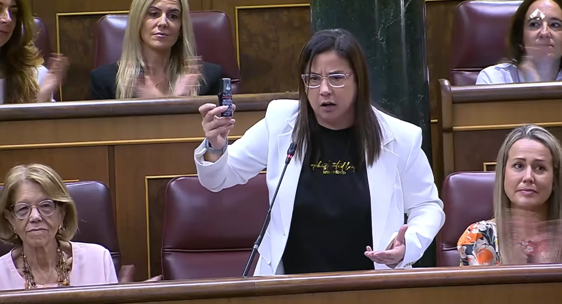 Una diputada del PP expulsada del Congreso por mostrar un spray de pimienta