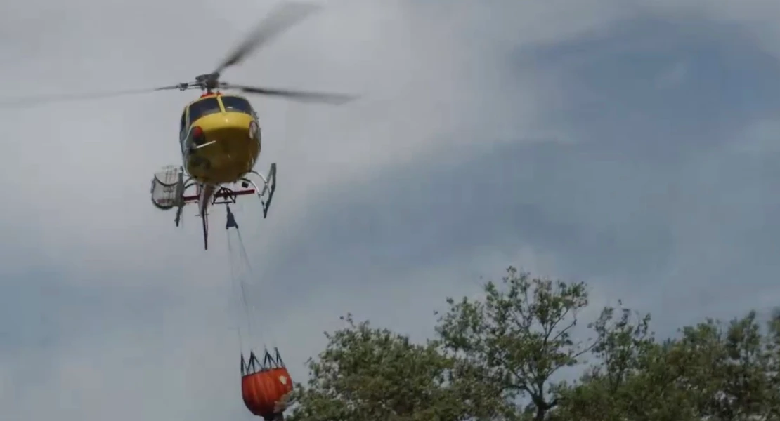 Un incendio forestal podría afectar a la autovía en Plasencia