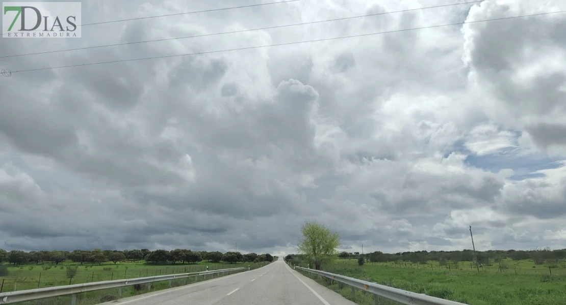 Elevan a naranja la alerta por lluvias y tormentas en la mayoría de Extremadura
