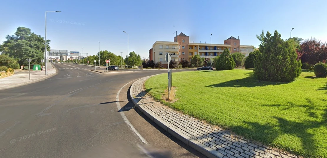 Una mujer queda inmóvil en el suelo tras un grave accidente en Badajoz