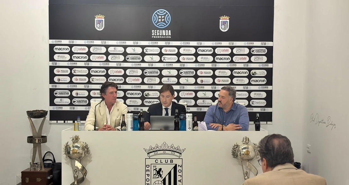 El Badajoz planta cara a la FIFA y reclama hasta 8M de dólares por el bloqueo de la pasada temporada