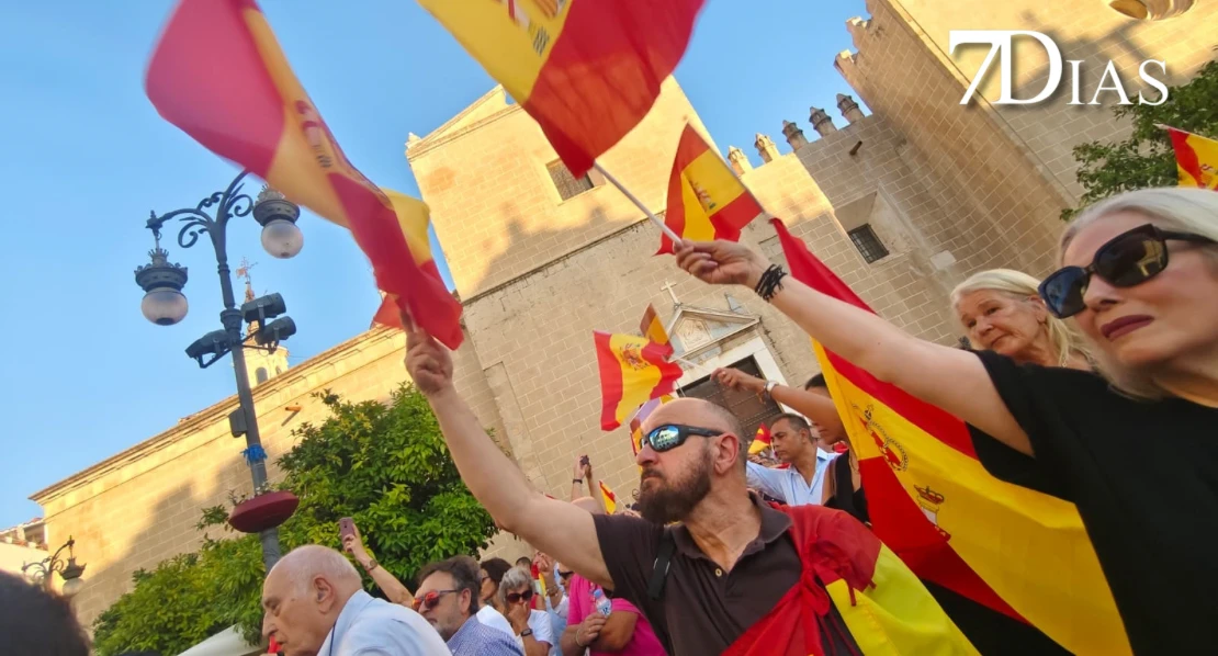 Badajoz se vuelca con el pueblo ceutí en la plaza de España