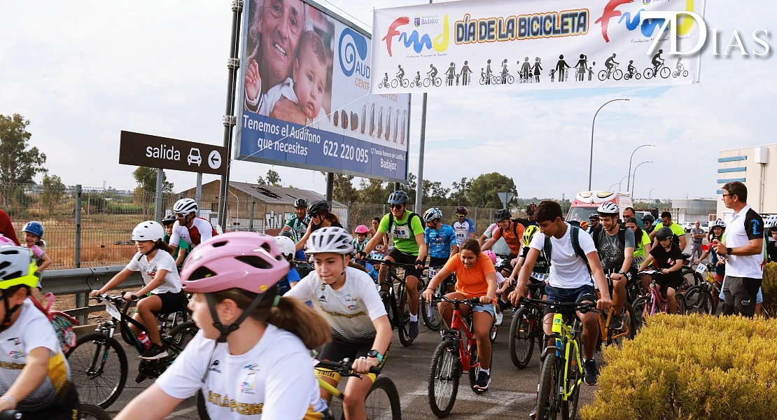 3.000 personas disfrutan del Día de la Bicicleta en Badajoz