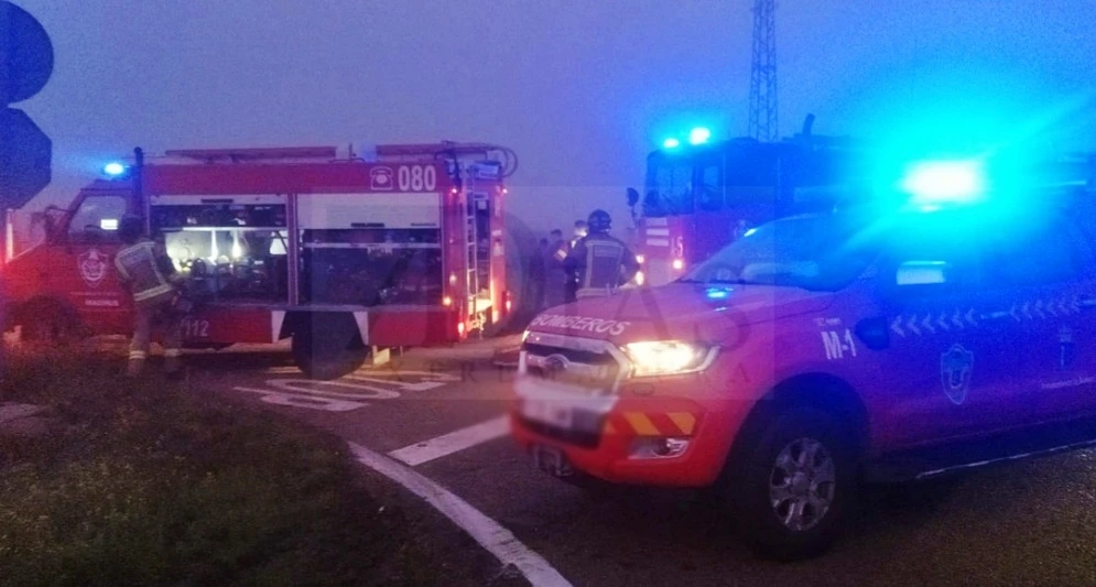 Bomberos trabajaban esta madrugada en un incendio en Novelda del Guadiana (BA)
