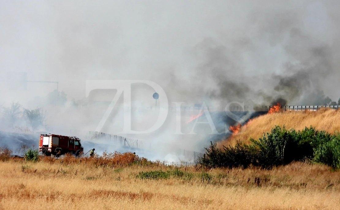 Dos incendios afectan a la circulación en Badajoz