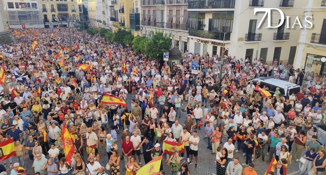 Badajoz se vuelca con el pueblo ceutí en la plaza de España