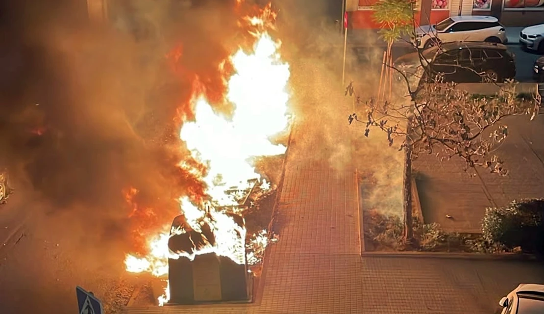 Semana complicada para los bomberos: arden nuevos puntos limpios y vehículos en Badajoz