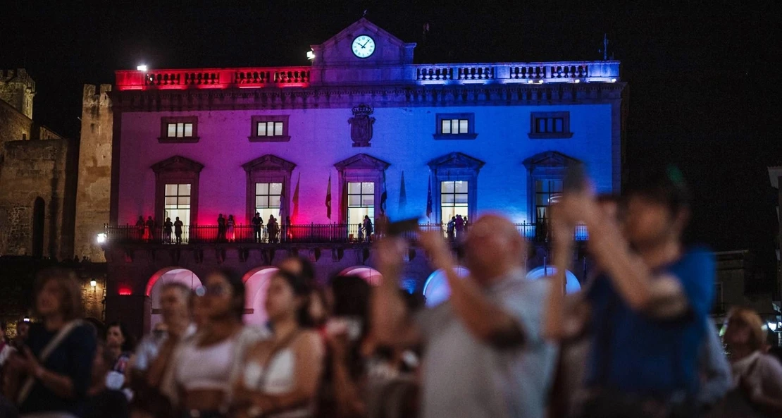 Multitud de edificios emblemáticos extremeños se iluminarán este viernes