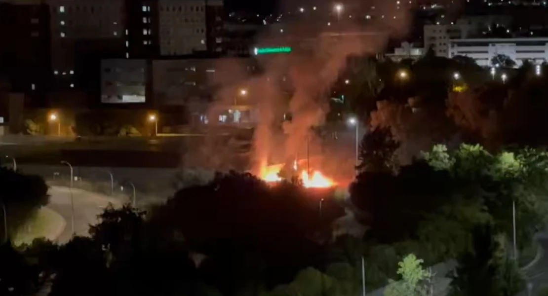 Varios incendios la pasada noche: uno junto al Hospital Universitario de Badajoz