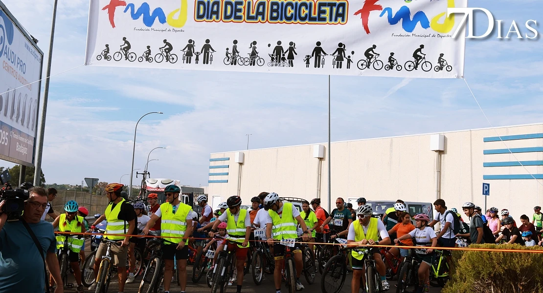 3.000 personas disfrutan del Día de la Bicicleta en Badajoz