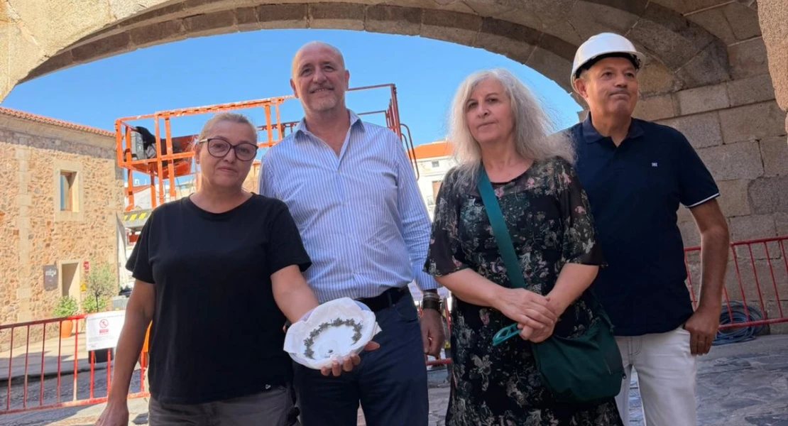Encuentran un tesoro perdido del siglo XVIII durante las obras de la muralla de Cáceres
