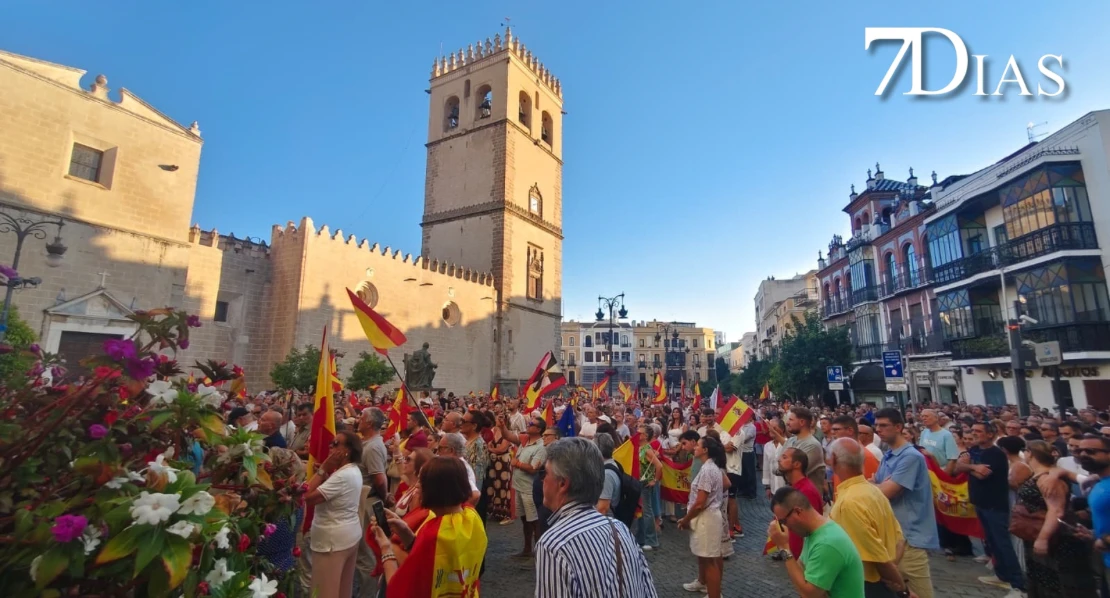 Badajoz se vuelca con el pueblo ceutí en la plaza de España