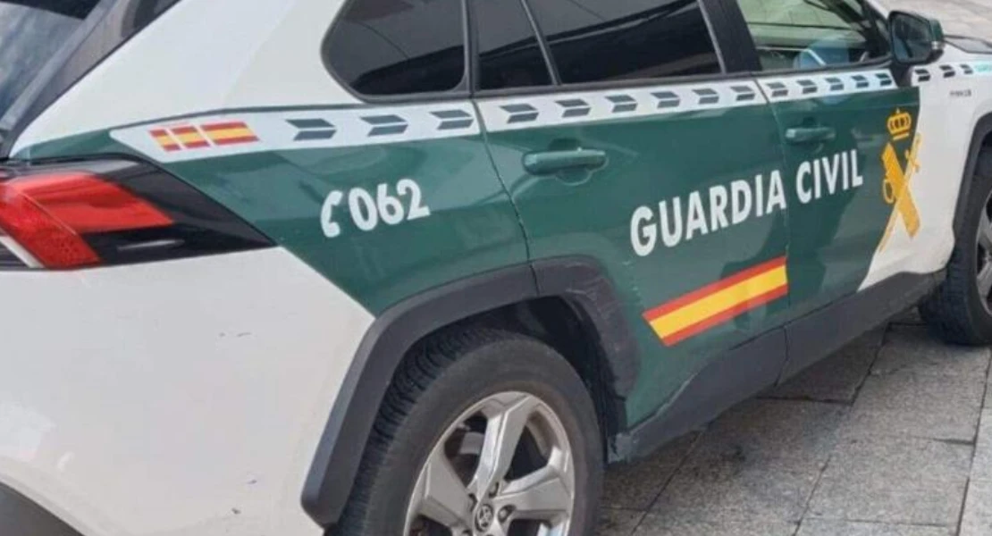 Un hombre se atrinchera en una vivienda tras presuntamente matar a su pareja