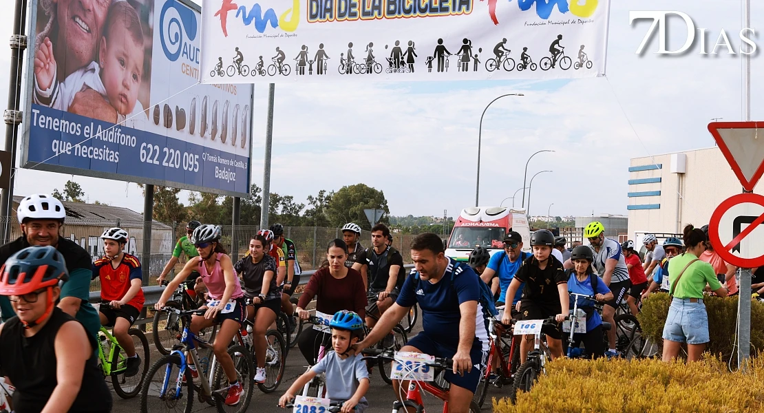 3.000 personas disfrutan del Día de la Bicicleta en Badajoz