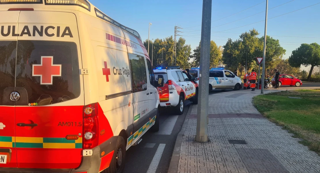 Un motorista resulta herido tras una colisión con un camión en Badajoz