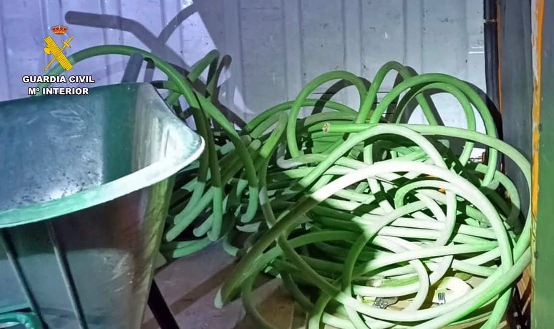 Sorprendido in fraganti robando cableado de cobre en una planta solar de Cáceres
