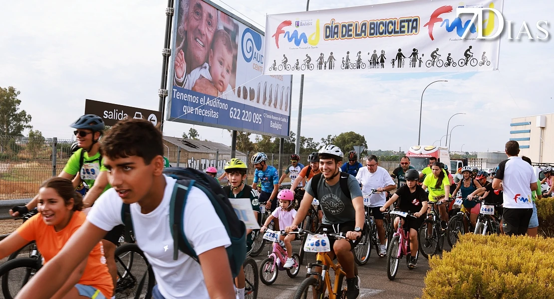 3.000 personas disfrutan del Día de la Bicicleta en Badajoz