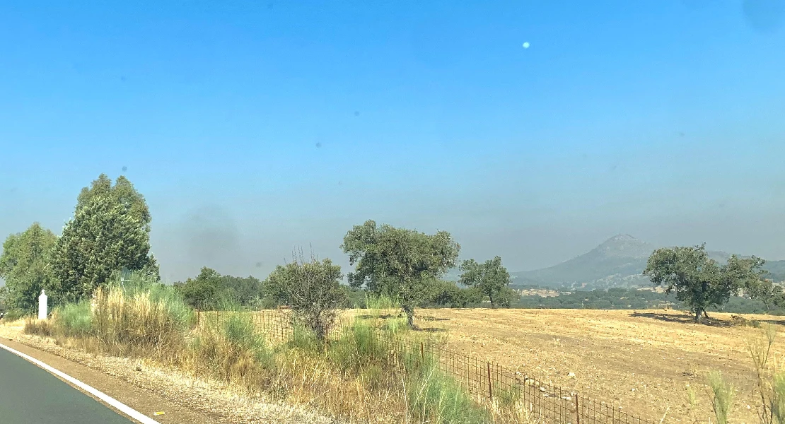 El humo del grave incendio de Portugal llega a Extremadura