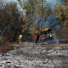 Incendio forestal junto a Valdebotoa: Bomberos de Badajoz trabajan en la extinción