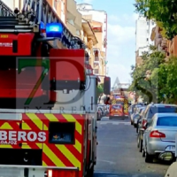 Bomberos de Badajoz llevan a cabo trabajos en altura para evitar la caída de cascotes
