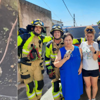 Los bomberos rescatan a un gato atrapado en un pozo abandonado en Coria