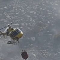 Llega la noche y el incendio de Tornavacas continúa activo: así está la situación