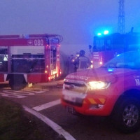 Bomberos trabajaban esta madrugada en un incendio en Novelda del Guadiana (BA)