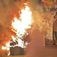 Semana complicada para los bomberos: arden nuevos puntos limpios y vehículos en Badajoz