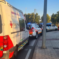 Un motorista resulta herido tras una colisión con un camión en Badajoz