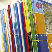 Más de 61.400 alumnos extremeños recibirán las becas de libros de texto y material escolar