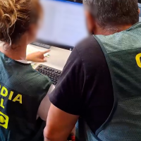 La Guardia Civil detiene a cinco jóvenes por agredir a una mujer trans