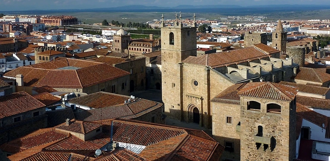Cáceres avanza en una nueva bajada del IBI y del impuesto de vehículos