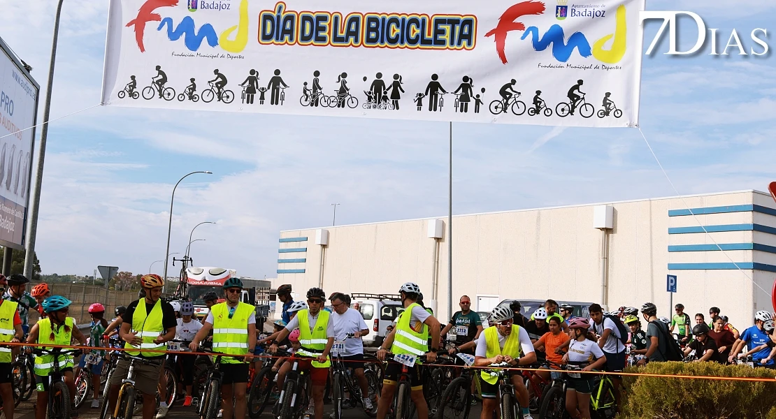 3.000 personas disfrutan del Día de la Bicicleta en Badajoz