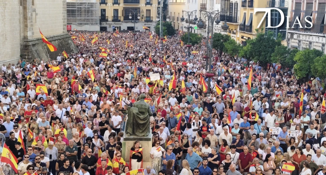 Badajoz se vuelca con el pueblo ceutí en la plaza de España