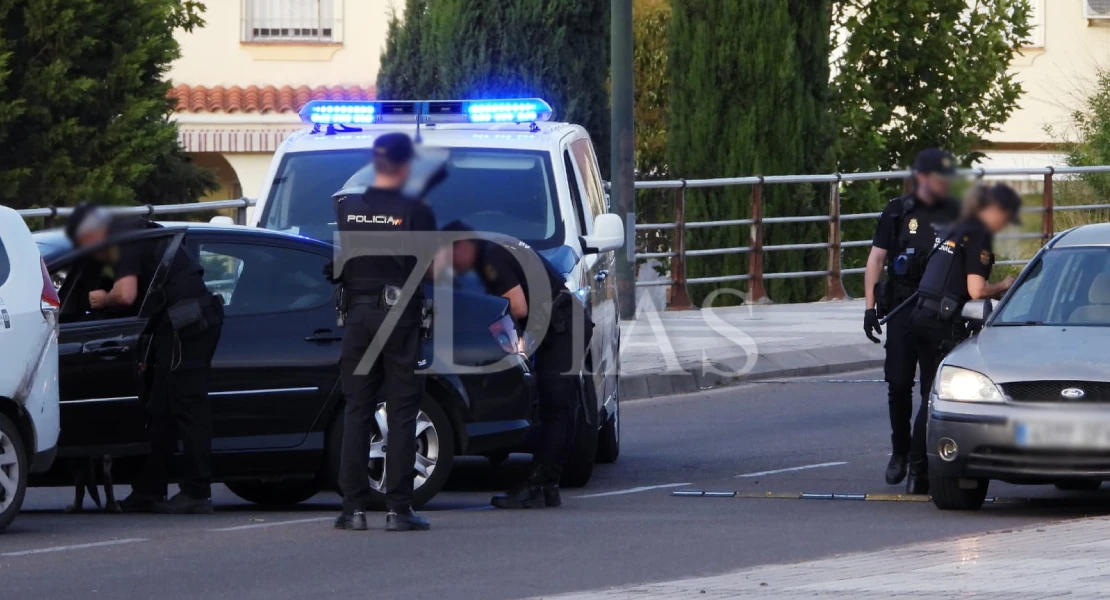 La Policía despliega un amplio dispositivo de controles en varios puntos de Badajoz