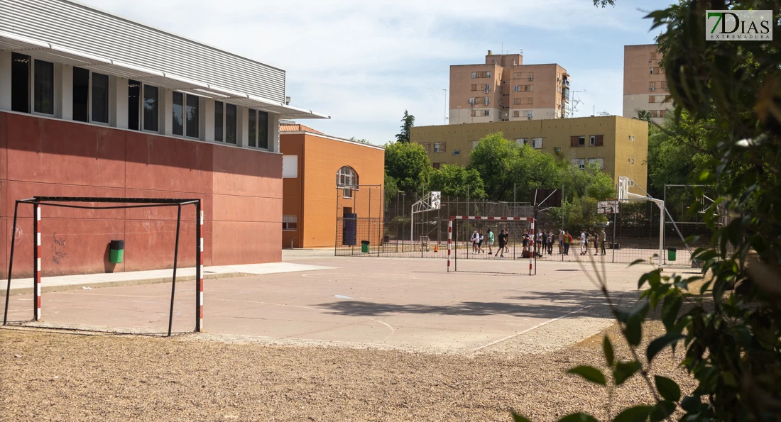 Los docentes extremeños tendrán una subida salarial de 210 euros tras el acuerdo con los sindicatos