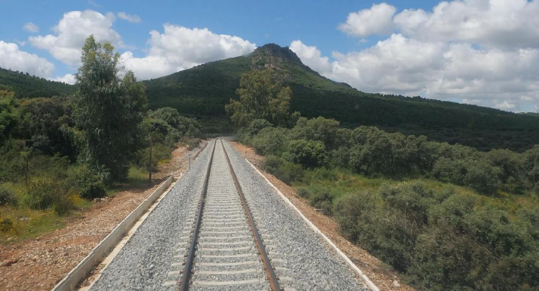 El tren Badajoz-Ciudad Real reduce hasta 24 minutos su viaje