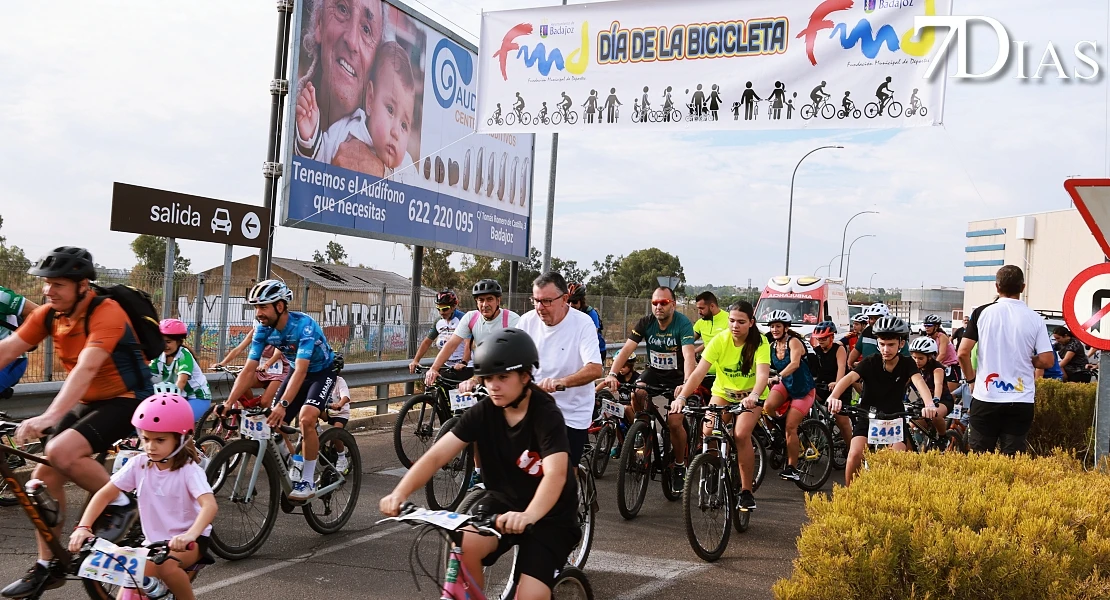 3.000 personas disfrutan del Día de la Bicicleta en Badajoz