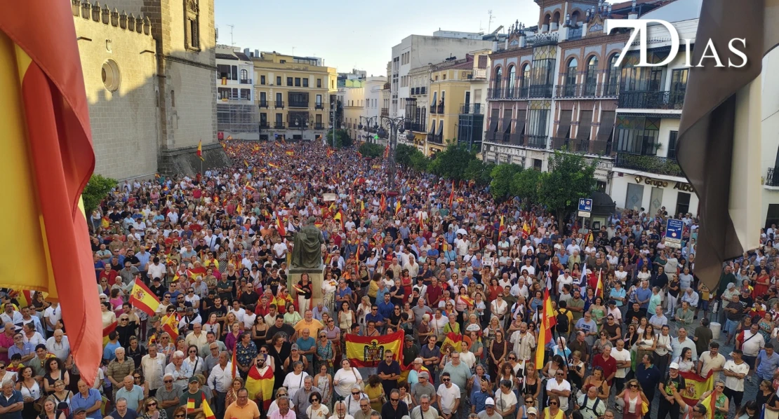Badajoz se vuelca con el pueblo ceutí en la plaza de España