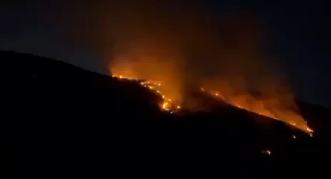 El operativo contra el incendio de Tornavacas se refuerza con 80 intervinientes a primera hora