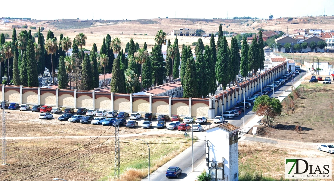 Badajoz preparada para la festividad de Todos los Santos en los cementerios