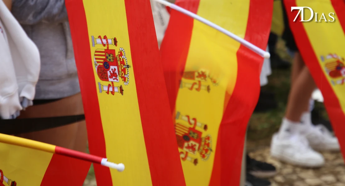 Badajoz celebra la II Edición del Acto de Homenaje a la Bandera con alumnos de centros educativos