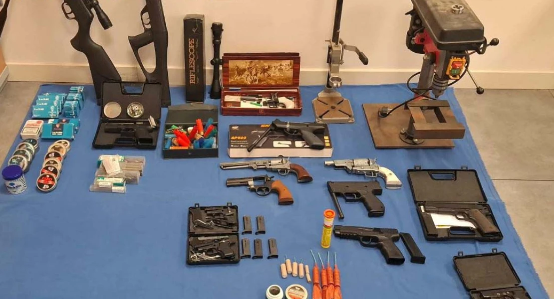 Sus padres lo denuncian por miedo: hallan un arsenal y explosivos en su casa de Mérida