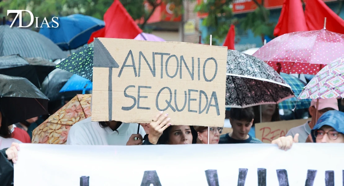 El temporal no frena la manifestación sobre una vivienda digna en Badajoz