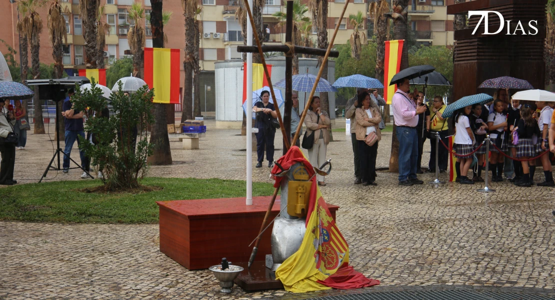 Badajoz celebra la II Edición del Acto de Homenaje a la Bandera con alumnos de centros educativos