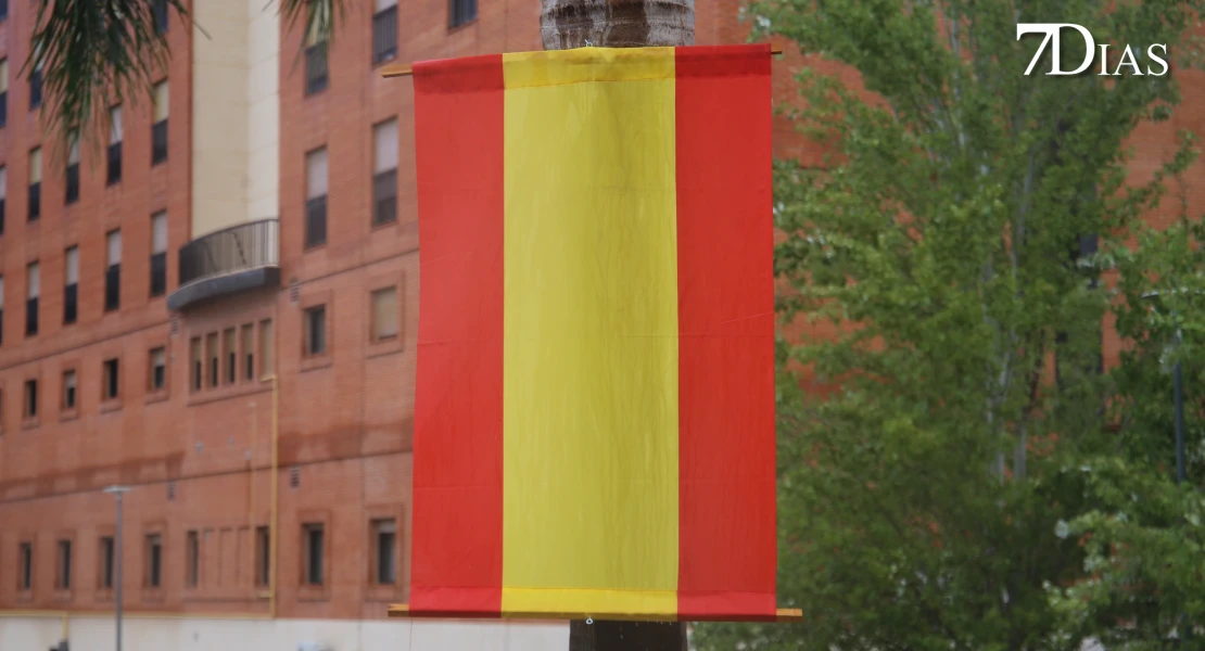 Badajoz celebra la II Edición del Acto de Homenaje a la Bandera con alumnos de centros educativos