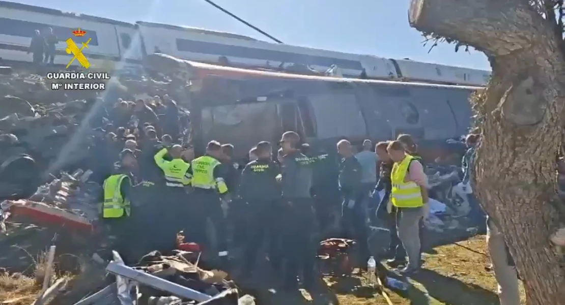 Extremadura se vuelca con las víctimas de Toledo: minutos de silencio y cancelaciones
