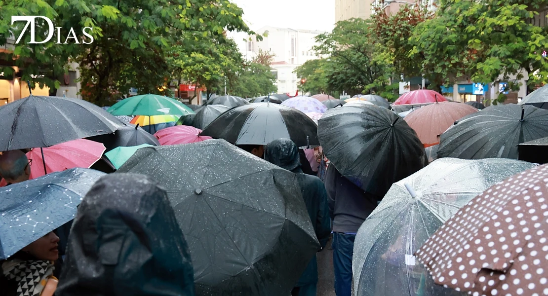 El temporal no frena la manifestación sobre una vivienda digna en Badajoz