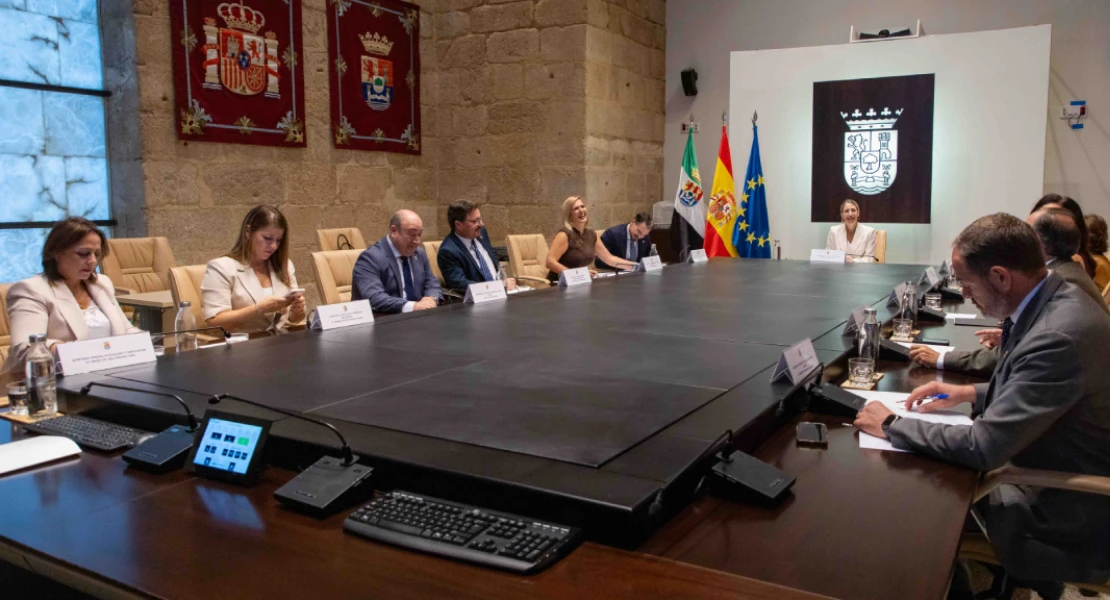 Presupuestos récord en Extremadura: 9.254 millones con rebaja de IRPF y más gasto social
